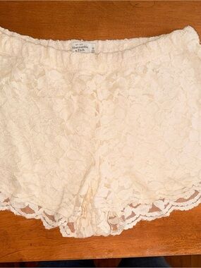Abercrombie & Fitch Cream Lace Sleep Shorts size: M